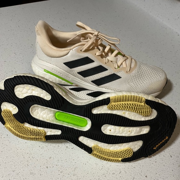 Mens Adidas sneakers - Picture 3 of 4